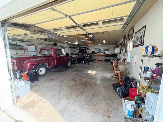 111 N WEST Street, Cambridge, IL 61238