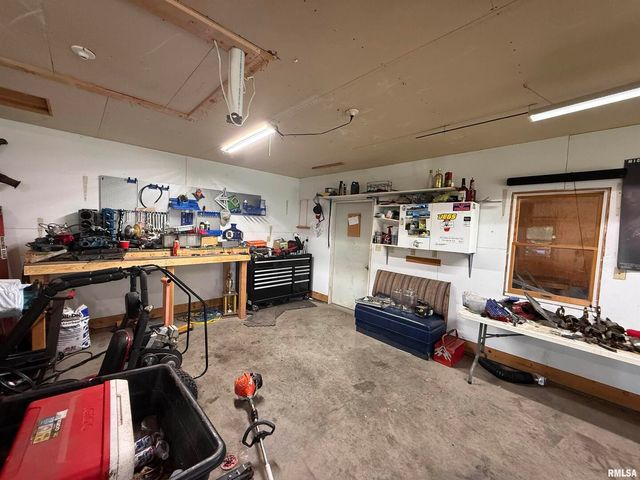 111 N WEST Street, Cambridge, IL 61238