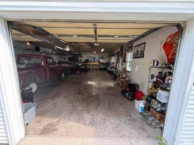 111 N WEST Street, Cambridge, IL 61238