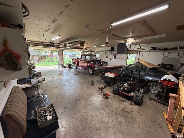 111 N WEST Street, Cambridge, IL 61238