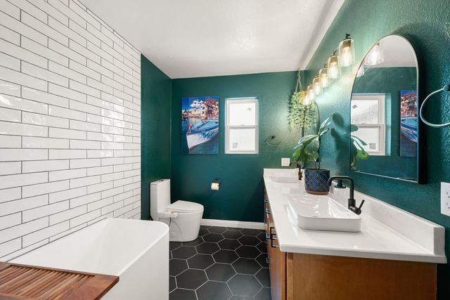 280 Hidden Creek Dr, Auburn, CA 95603