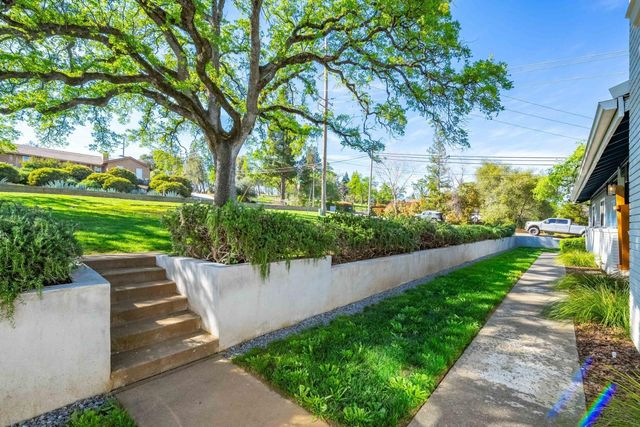 280 Hidden Creek Dr, Auburn, CA 95603