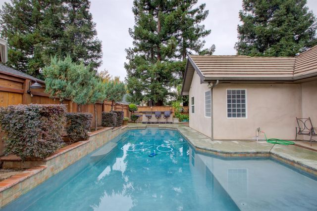 2250 Castleview Dr, Turlock, CA 95382