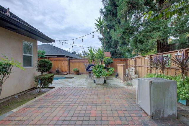 2250 Castleview Dr, Turlock, CA 95382