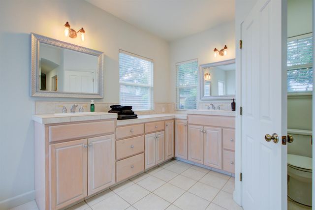 2250 Castleview Dr, Turlock, CA 95382