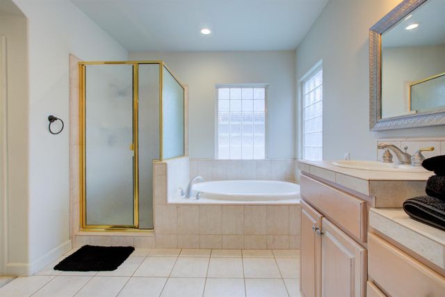 2250 Castleview Dr, Turlock, CA 95382