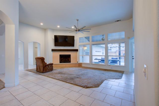 2250 Castleview Dr, Turlock, CA 95382