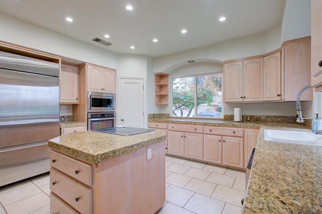 2250 Castleview Dr, Turlock, CA 95382