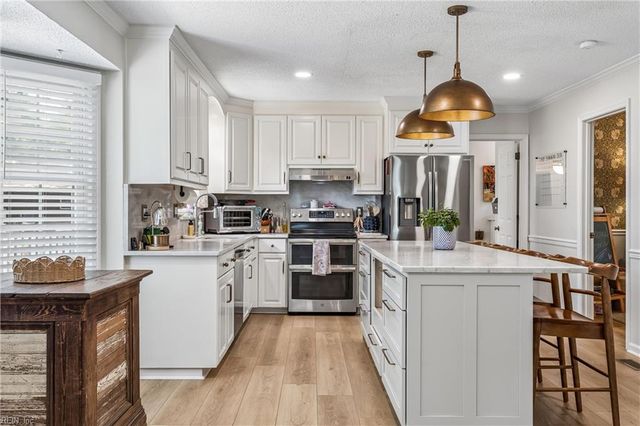 7 Bessies Landing DR, Poquoson, VA 23662