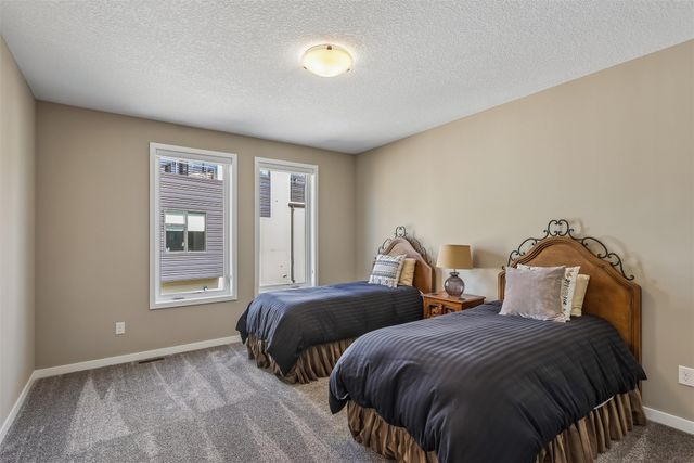 228 E Center Street, Des Moines, IA 50309