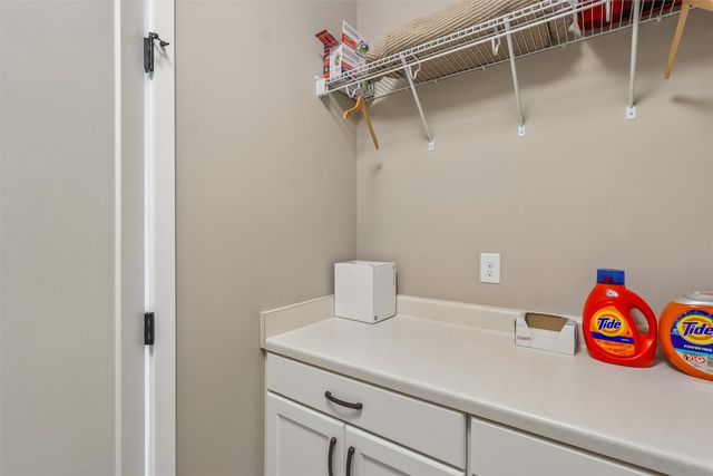 228 E Center Street, Des Moines, IA 50309