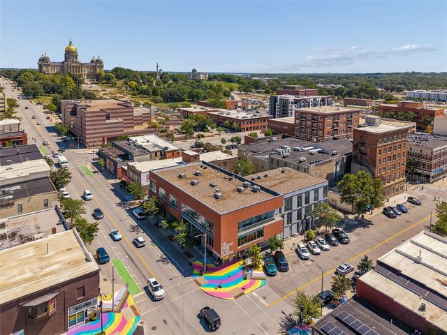 228 E Center Street, Des Moines, IA 50309
