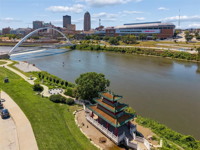 228 E Center Street, Des Moines, IA 50309