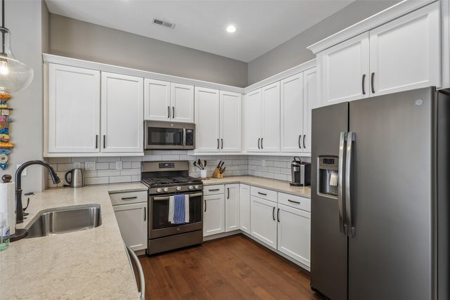 228 E Center Street, Des Moines, IA 50309