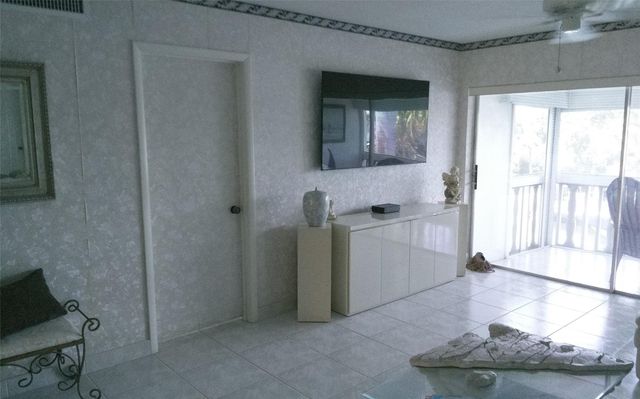 460 Paradise Isle Boulevard 301, Hallandale Beach, FL 33009