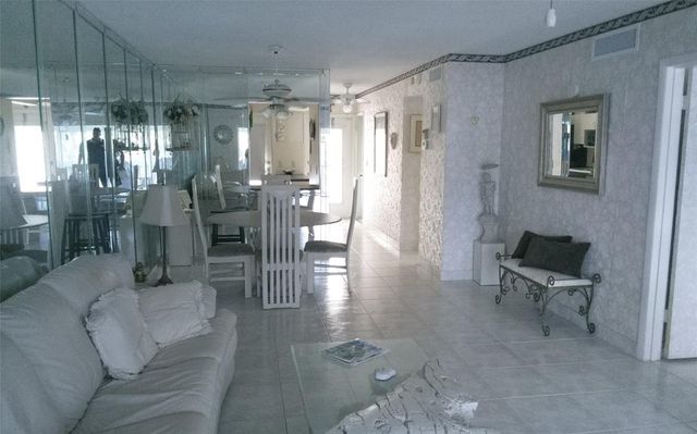 460 Paradise Isle Boulevard 301, Hallandale Beach, FL 33009