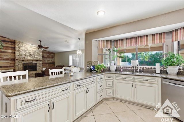 3203 E ELLIS Street, Mesa, AZ 85213