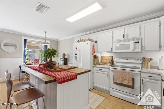 3203 E ELLIS Street, Mesa, AZ 85213