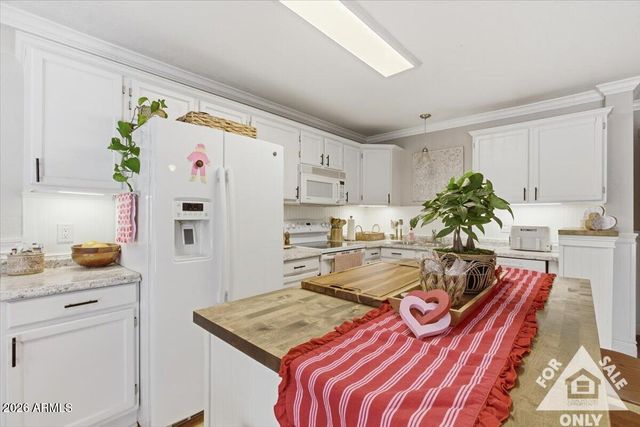 3203 E ELLIS Street, Mesa, AZ 85213