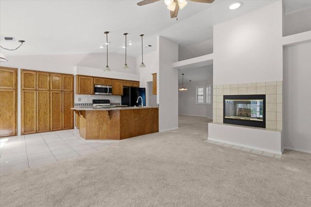 2752 Summerbreeze Place, Redding, CA 96001