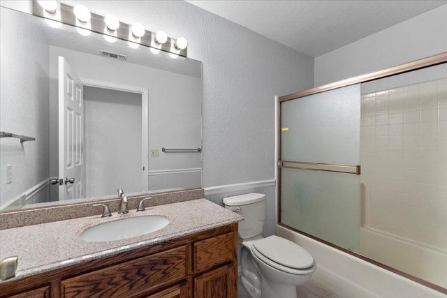 2752 Summerbreeze Place, Redding, CA 96001