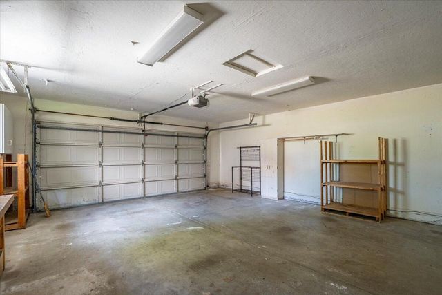 2752 Summerbreeze Place, Redding, CA 96001