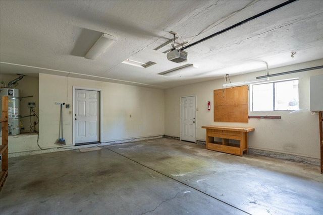 2752 Summerbreeze Place, Redding, CA 96001