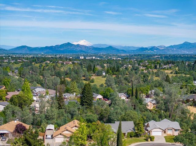 2752 Summerbreeze Place, Redding, CA 96001