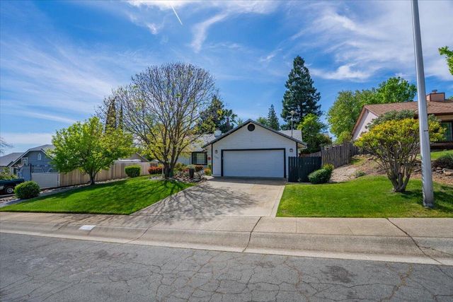 2752 Summerbreeze Place, Redding, CA 96001