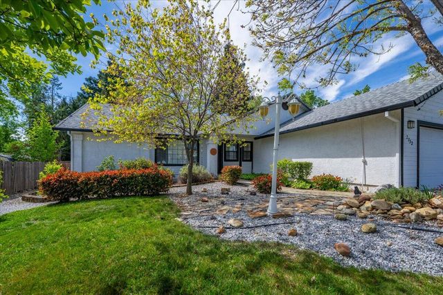 2752 Summerbreeze Place, Redding, CA 96001