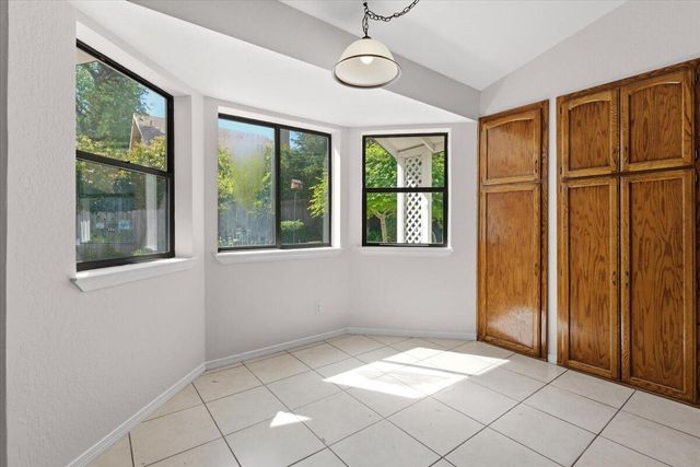 2752 Summerbreeze Place, Redding, CA 96001