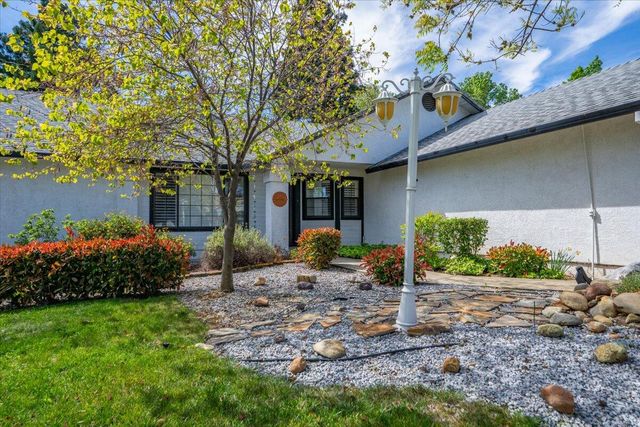 2752 Summerbreeze Place, Redding, CA 96001