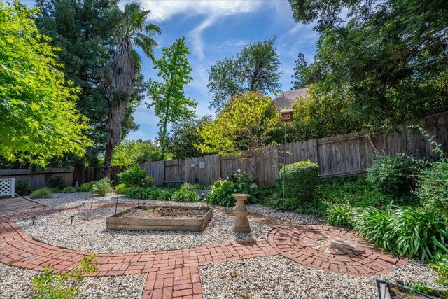 2752 Summerbreeze Place, Redding, CA 96001