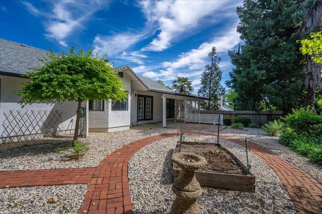 2752 Summerbreeze Place, Redding, CA 96001