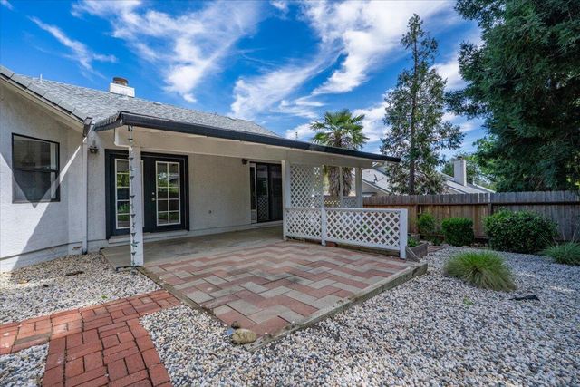 2752 Summerbreeze Place, Redding, CA 96001