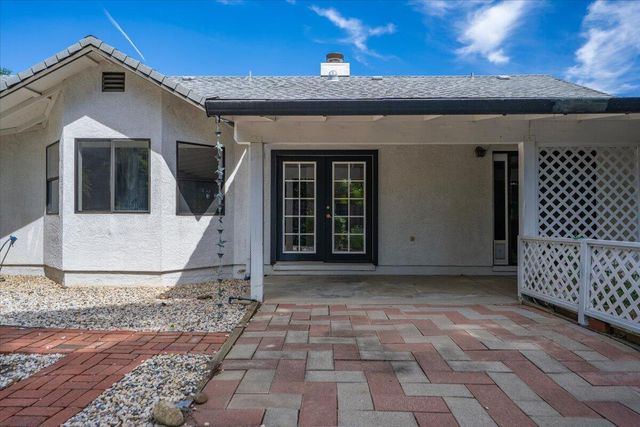 2752 Summerbreeze Place, Redding, CA 96001