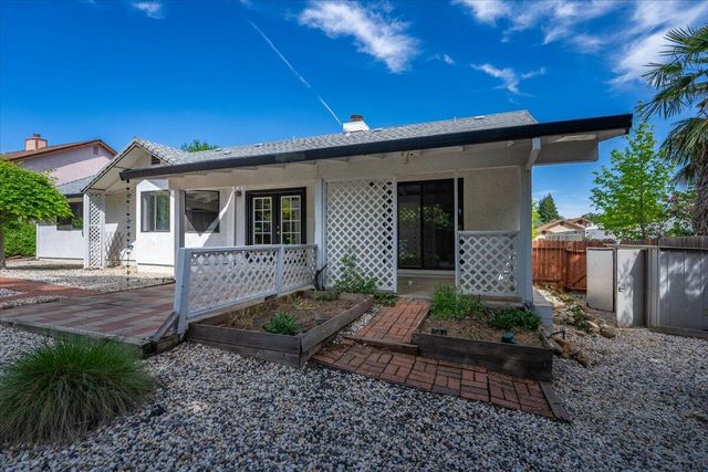 2752 Summerbreeze Place, Redding, CA 96001