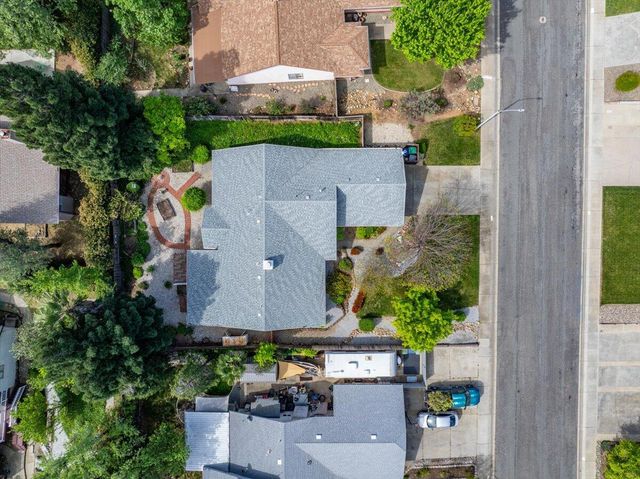 2752 Summerbreeze Place, Redding, CA 96001