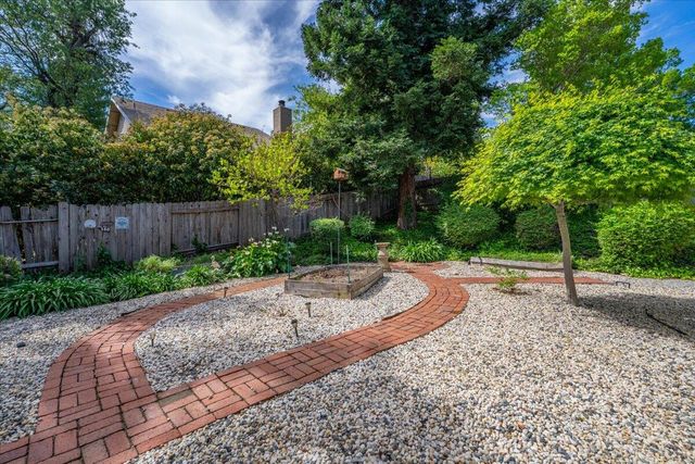 2752 Summerbreeze Place, Redding, CA 96001