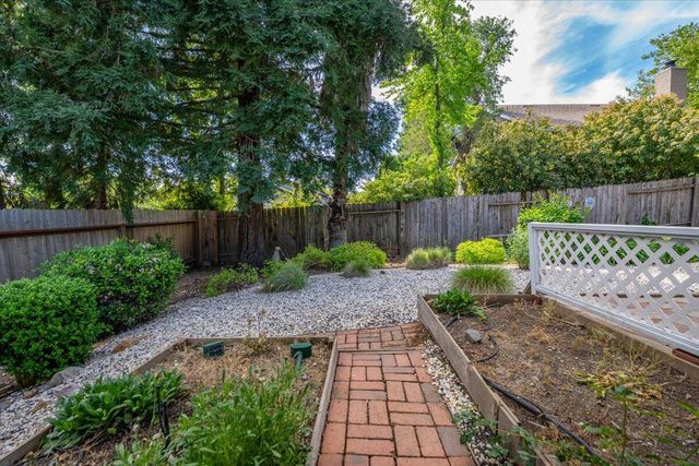 2752 Summerbreeze Place, Redding, CA 96001