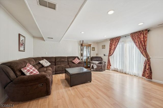 18 Woodhaven Rd, Parsippany-troy Hills Twp., NJ 07054