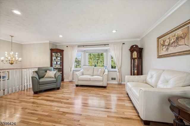 18 Woodhaven Rd, Parsippany-troy Hills Twp., NJ 07054