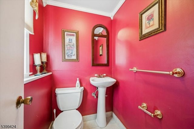 18 Woodhaven Rd, Parsippany-troy Hills Twp., NJ 07054