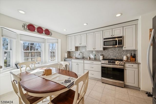 18 Woodhaven Rd, Parsippany-troy Hills Twp., NJ 07054