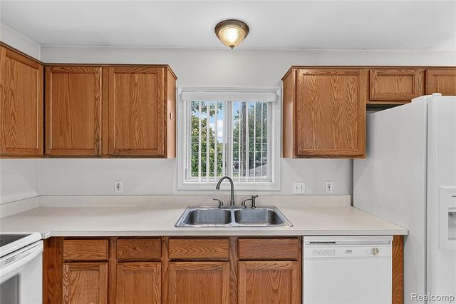 21096 Flora Street, Roseville, MI 48066