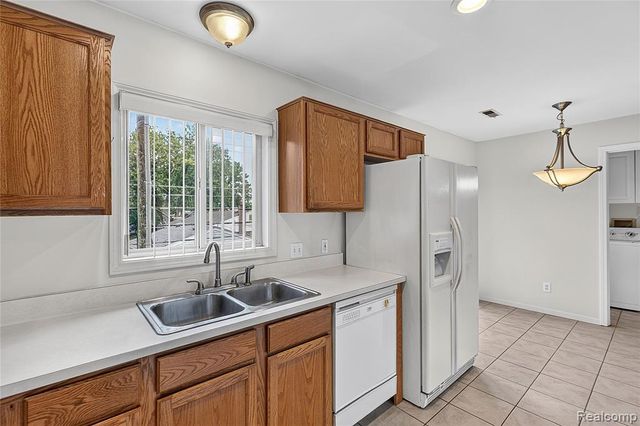 21096 Flora Street, Roseville, MI 48066