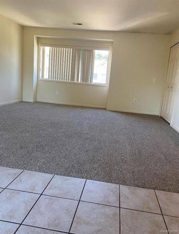21096 Flora Street, Roseville, MI 48066
