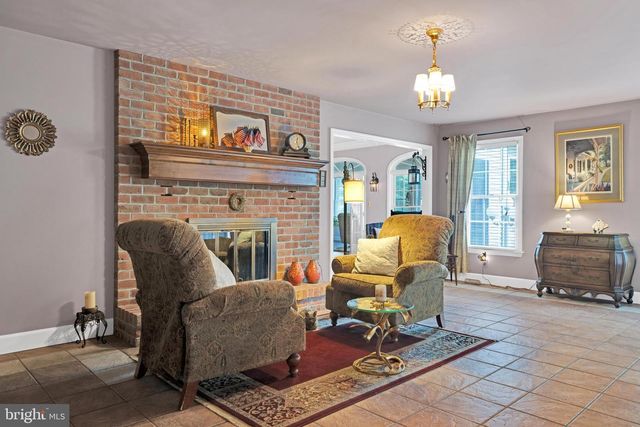 715 MOHNS HILL RD, Sinking Spring, PA 19608