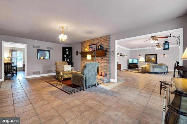 715 MOHNS HILL RD, Sinking Spring, PA 19608