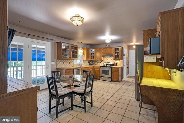 715 MOHNS HILL RD, Sinking Spring, PA 19608